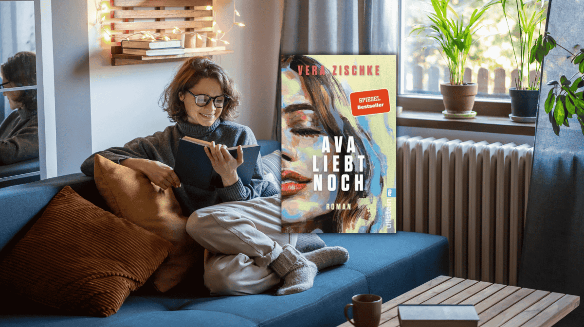 Frau liest Buch auf Sofa, eingeblendet wird das Cover von Ava liebt noch.