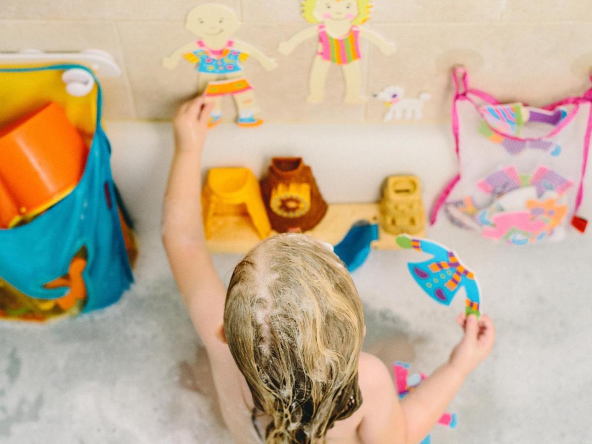 Drei sinnvolle Badespielzeuge f&uuml;r Kinder und warum Eltern sie lieben werden