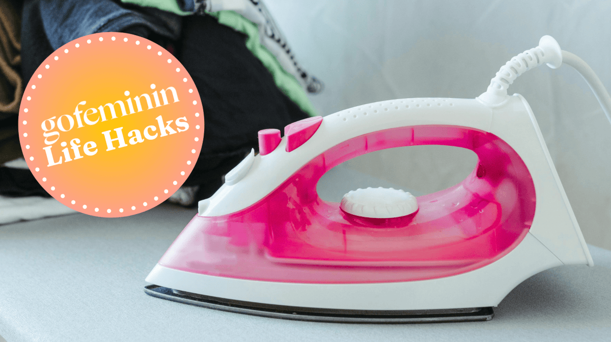 Bügeleisen in Pink daneben Wäsche und gofeminin Logo